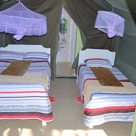 Rhino Tourist Camp Hotel Ololaimutiek Exterior foto