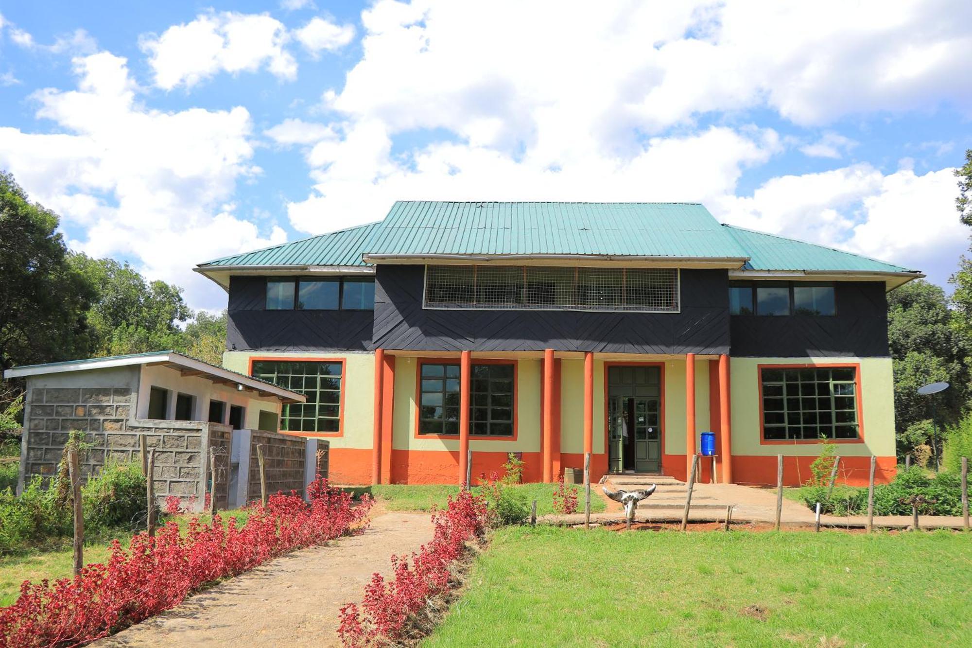 Rhino Tourist Camp Hotel Ololaimutiek Exterior foto