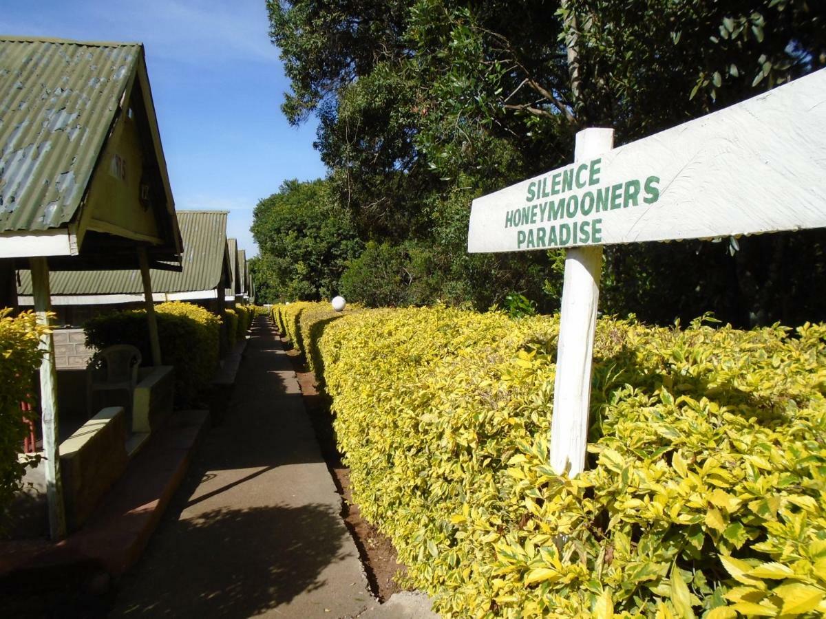 Rhino Tourist Camp Hotel Ololaimutiek Exterior foto